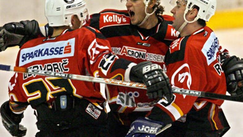 Jeseničani bodo imeli v letošnji sezoni močno konkurenco tudi na domači "sceni".