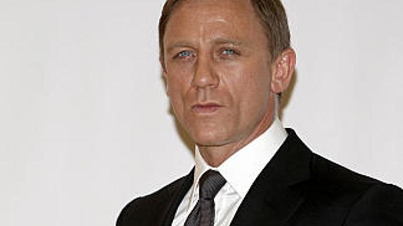 Poljub aktualnega Jamesa Bonda je vreden kar 24.500 evrov.