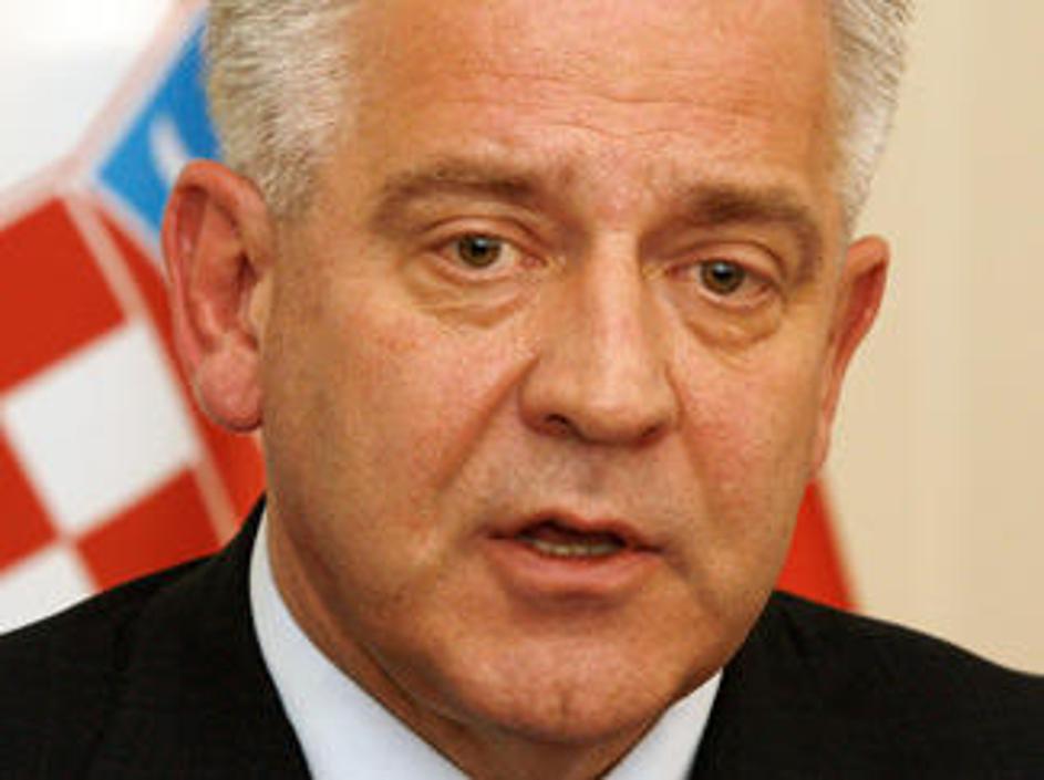 Sanader se vse od odstopa z mesta premierja pred letom in pol otepa obtožb o vpl