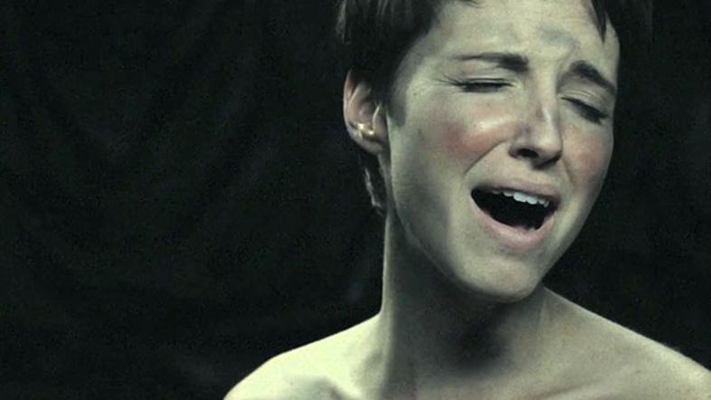 Anne Hathaway 'Les Mis' Parody