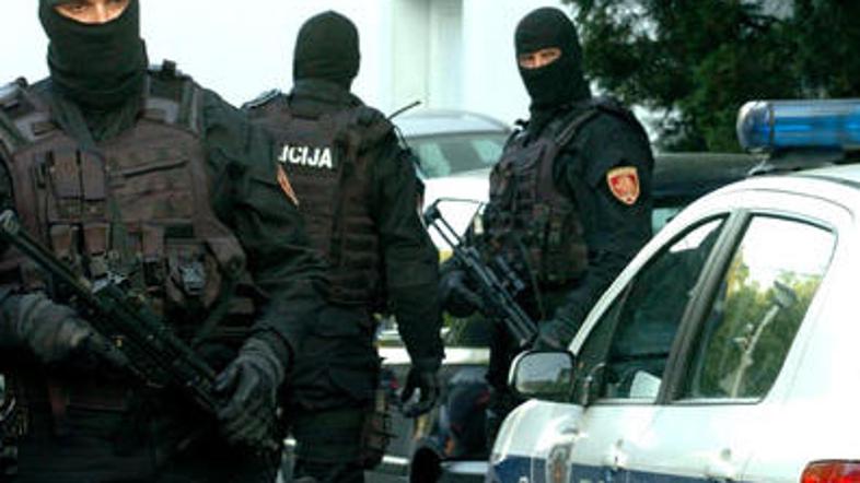 Srbski policisti so v četrtek zasledovali 23-letnika, ki jim je uspešno bežal ka