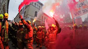 Protest poklicnih gasilcev