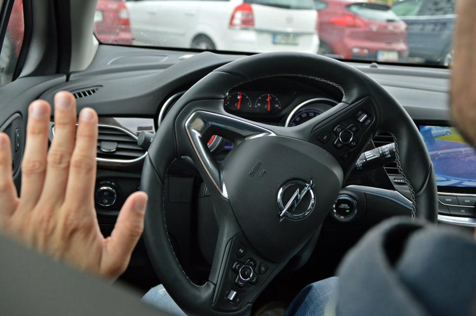 Opel astra in asistenčni sistemi | Avtor: Andrej Leban