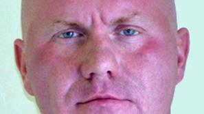 Mržnjo je uperil zlasti na policiste. Za spremljevalca nekdanjega dekleta, ki ga