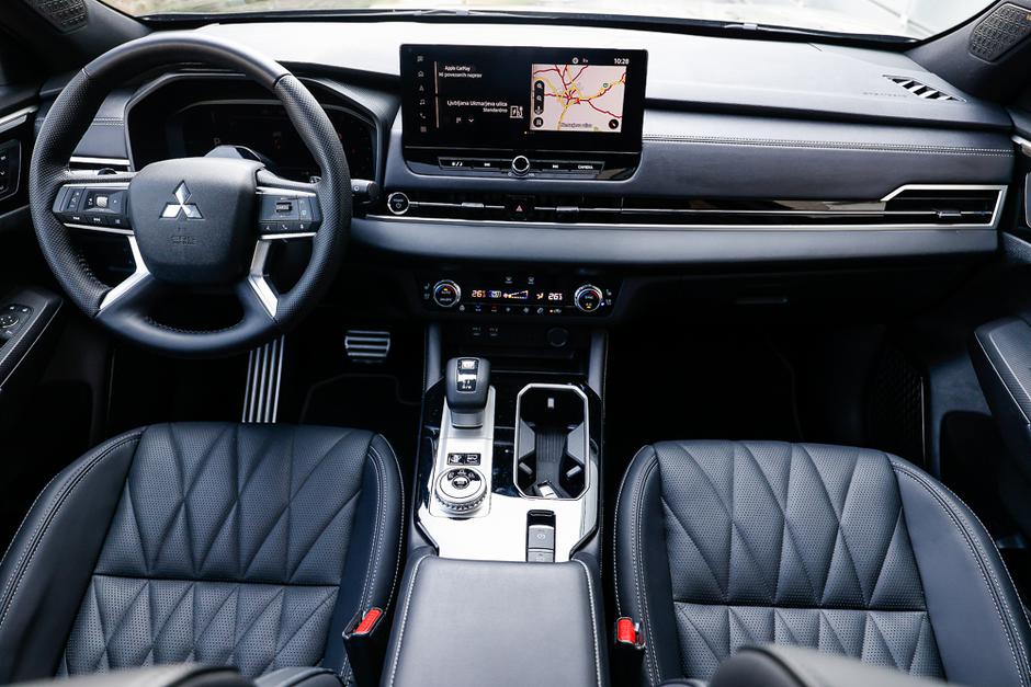 Mitsubishi Outlander PHEV Black Edition | Avtor: Saša Despot