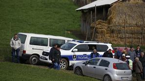 razno 09.04.13. strelski pohod, umor v srbiji, srbija, Police and residents are 