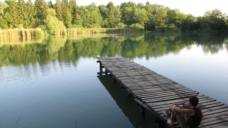 Nikoli ne plavajte predaleč stran od obale. (Foto: Iztok Golob)