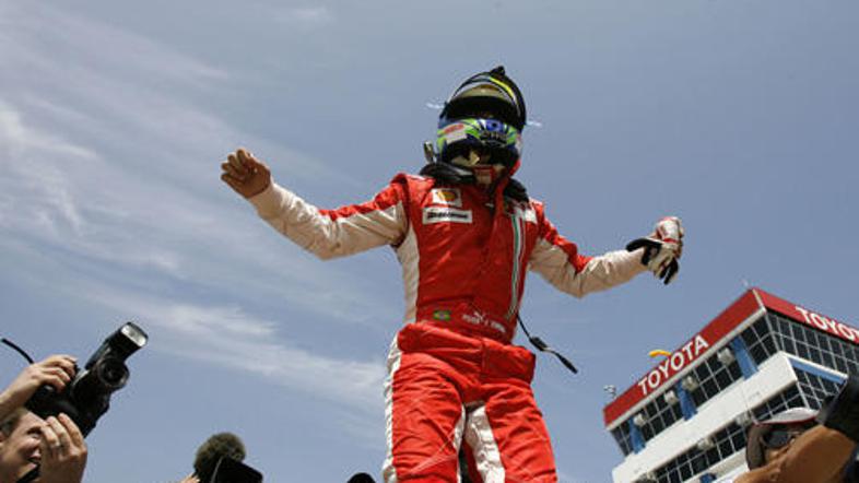 Felipe Massa po hudi nesreči počasi, a vztrajno okreva.