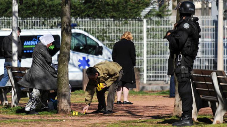 Do streljanja je prišlo okoli 12. ure, ko so starši prihajali po svoje otroke v 