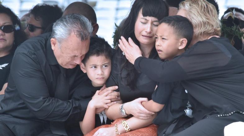 Žena Jonah Lomu, Nadine, sinova Brayley in Dhyreille