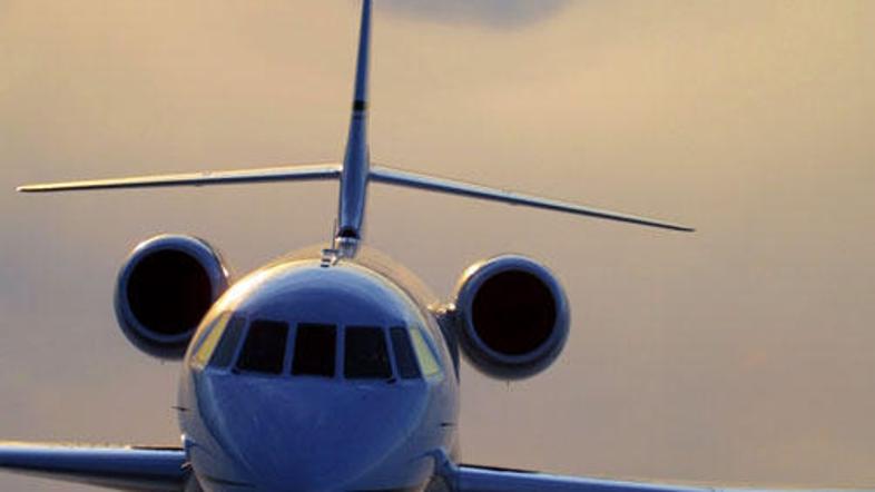 Jelušičeva je poudarila, da so poškodbe letala manjšega obsega.