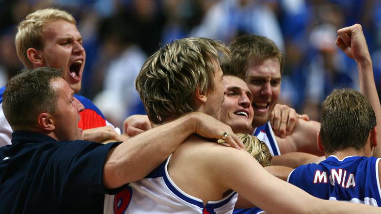 Rusi so proti Litovcem ves čas vodili in se na koncu veselili.