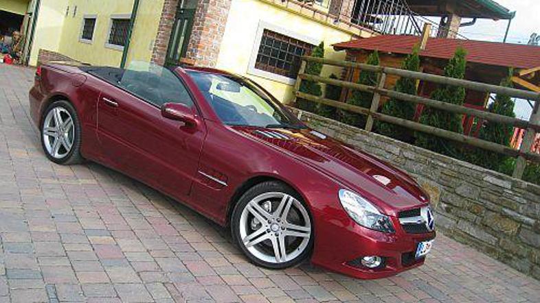 SL je poleg zunanje osvežitve dobil tudi konkretne spremembe pod pokrovom. Razpo