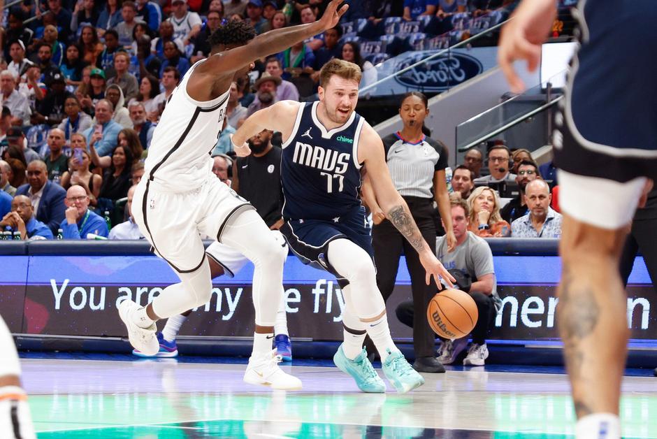 Luka Dončić in Dorian Finney-Smith | Avtor: Profimedia