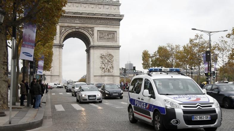 Pariz strelec policija iskanje