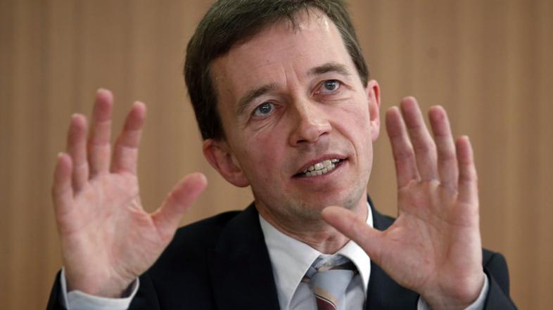 bernd lucke stranka proti evru alternativa