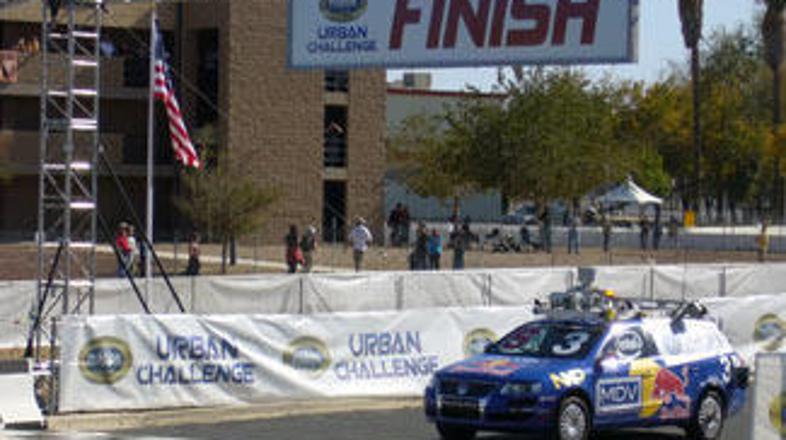 Po šestih urah vožnje je Junior prečkal ciljno črto.