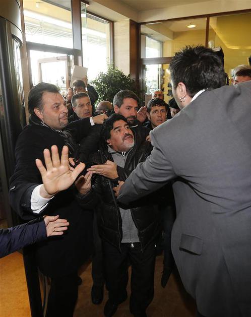 Maradona prihod v Italijo Neapelj Napoli navijači hotel