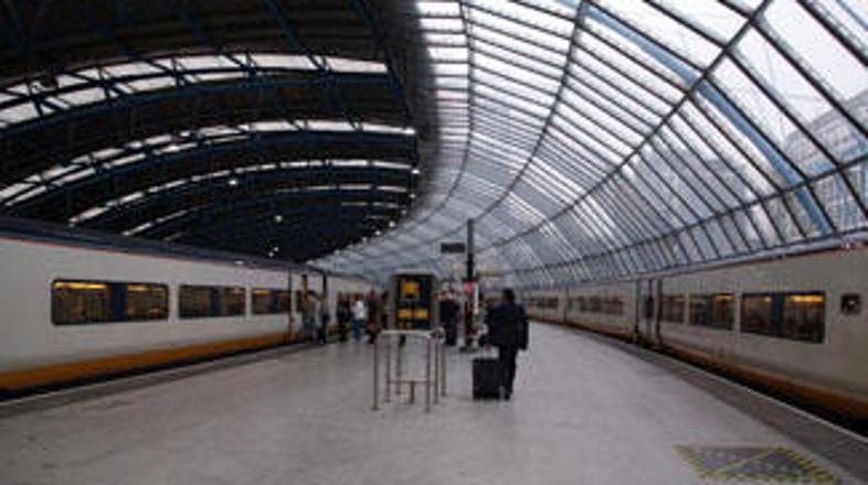 Železniška postaja Waterloo, povezana z dvojno izgubo tajnih dokumentov, je kraj