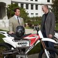 Arnold Schwarzenegger na predstavitvi električnih motorjev. (Foto: Autoblog)