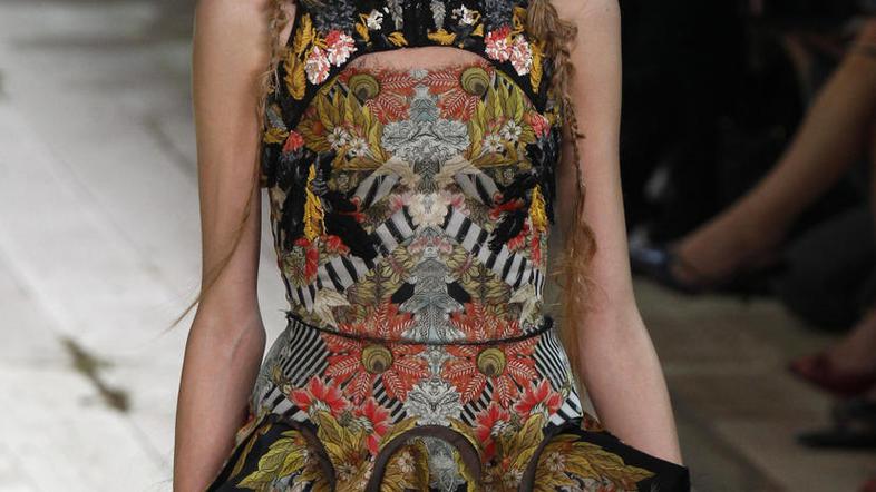 Alexander McQueen; pomlad/poletje 2011