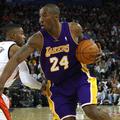 Kobe Bryant je za 20 točk, šest skokov in pet podaj potreboval 32 minut. (Foto: 