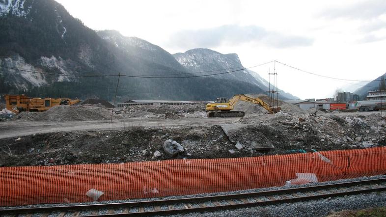 Jeseniška občina ima v bližini karavanškega predora za polnilnico vode rezervira