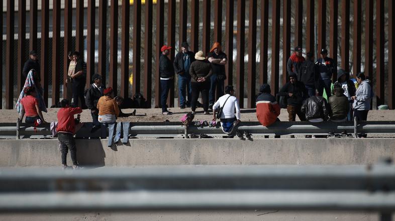 ilegalni migranti na meji med Mehiko in ZDA