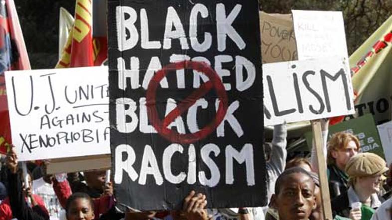 V soboto so se na ulicah prestolnice zbrali demonstranti in zahtevali mir.