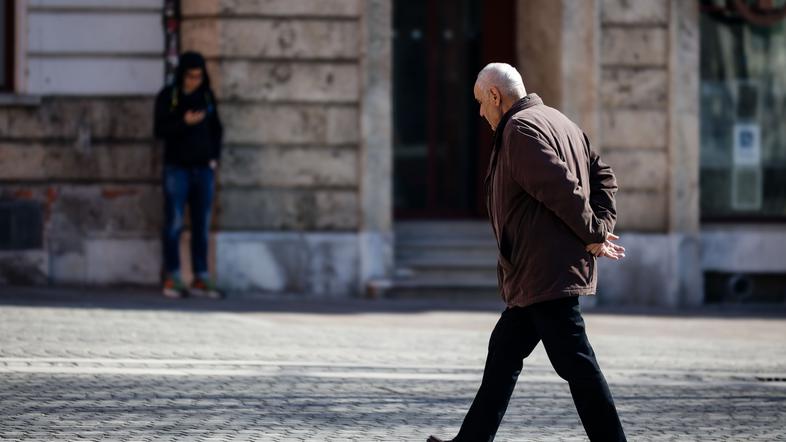 starejši, upokojenci