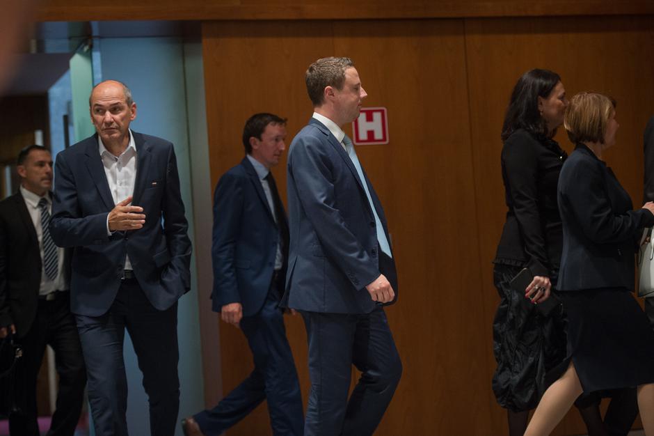 Janez Janša, Žan Mahnič in Tomaž Lisac na prvi seji 8. Državnega zbora Republike Slovenije | Avtor: Anže Petkovšek