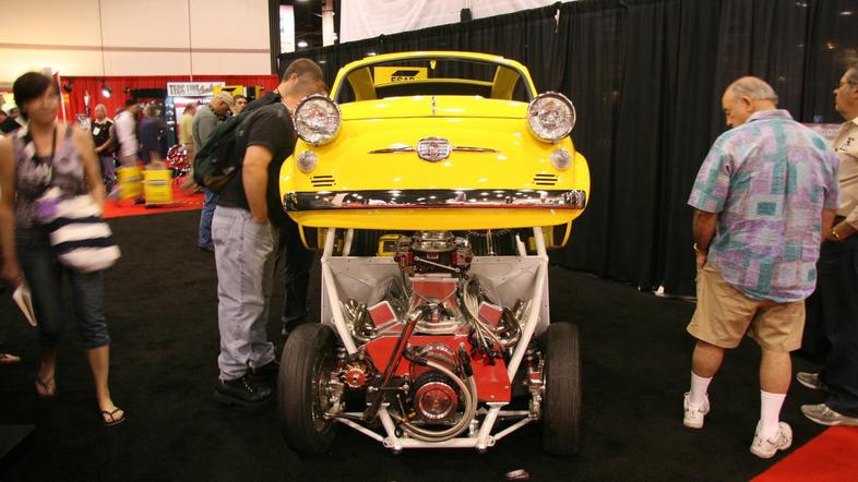 Fiat 500 iz leta 1959 s sredinsko postavljenim motorjem moči 725KM.