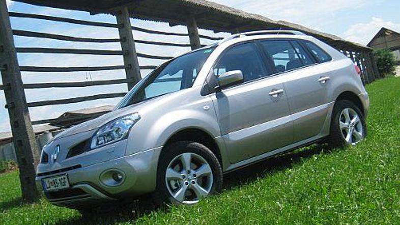 Koleos združuje Nissanovo "terensko" znanje in Renaultovo zasnovo. Čeprav je nam