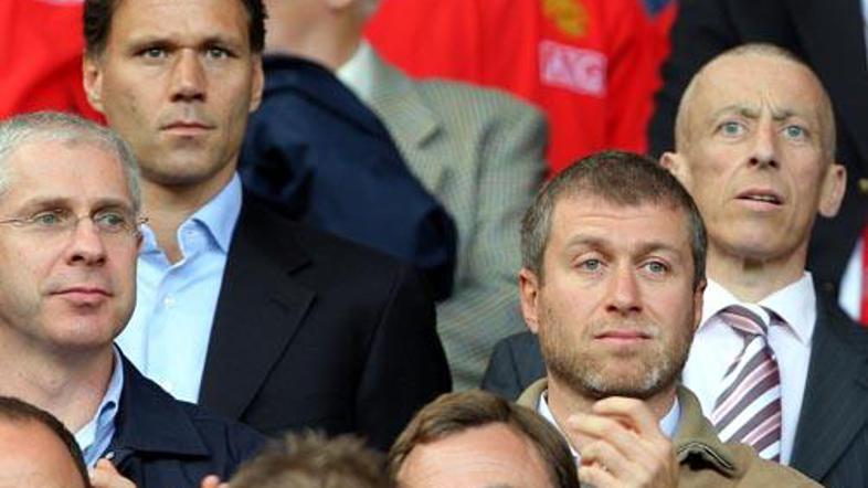 Roman Abramovič (desno) in Marco van Basten (skrajno levo).