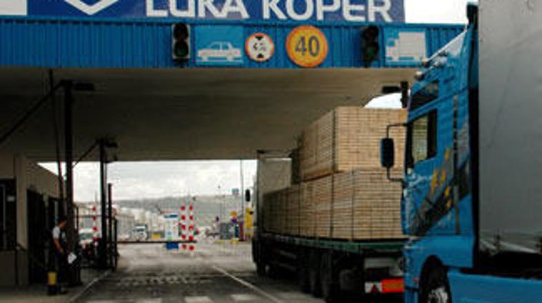 Avtoprevozniki pri obrtno-podjetniški zbornici (OZS) do prihodnjega petka ne bod