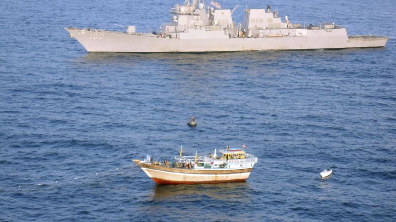 Američani reševali Irance, ki so jih ogrožali pirati v Arabskem morju.