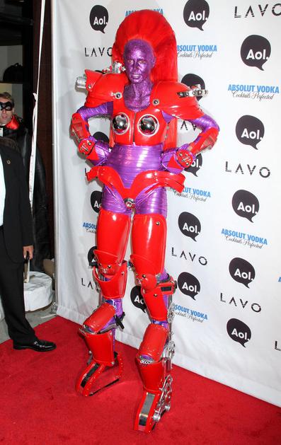 Heidi se je namreč oblekla v kostum robotke, ki je bil tako ogromen, da je bila 