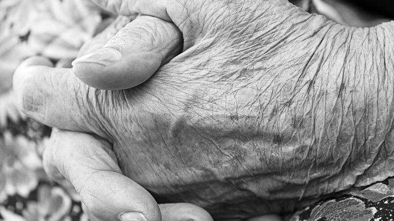 revščina upokojenci starost ženska stara ženska