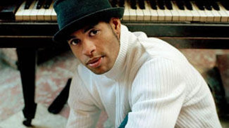 Pianist Roberto Fonseca je navdušil s svojim virtuoznim nastopom.
