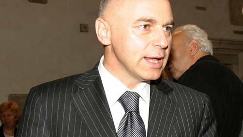 Andreja Lovšina in nekdanjo upravo koprskega logista čaka pojasnjevanje pred sod