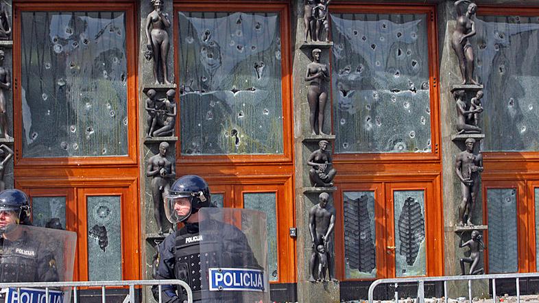 Pročelje, dz, protesti, študentje