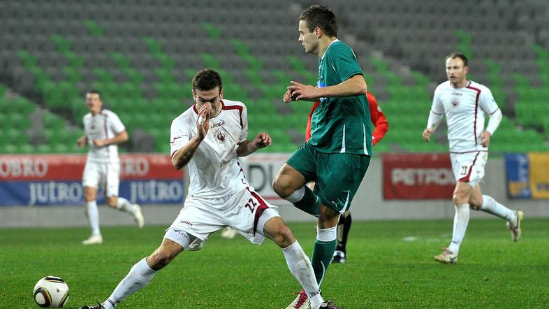 Tekmo v Stožicah med Olimpijo in Triglavom je pred meseci odločil Adnan Bešić. (