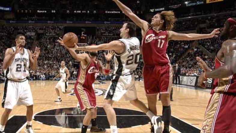 Cleveland je zaustavil San Antonio in se vsaj malce maščeval za lanski poraz v f