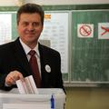 Zadnje raziskave javnega mnenja največ možnosti za zmago pripisujejo kandidatu v