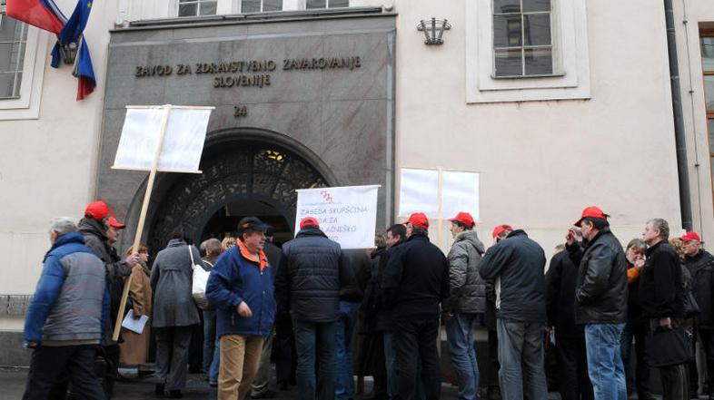 Predstavniki sindikatov so zaradi nestrinjanja 11. februarja obstruirali sejo za