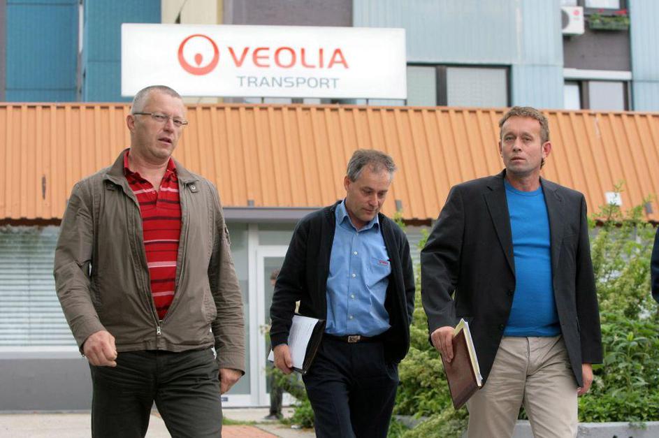 Sindikalisti so iz Veolie Transporta včeraj odšli stavki naproti. (Foto: Nino Ve