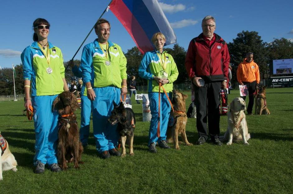 Vodniki in psi reševalci | Avtor: Andreja Cilenšek