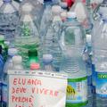 Ljudje so protestirali proti odločitvi sodišča, ki je 9. julija dovolilo evtanaz