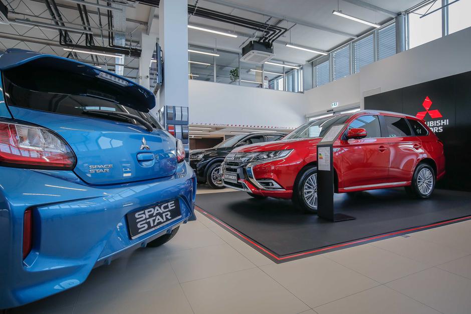 Prenovljen salon AC - mobil d.o.o. | Avtor: Saša Despot