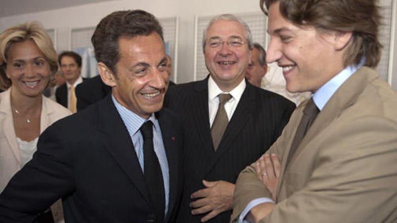 Sarkozy je stopil v bran svojemu sinu.